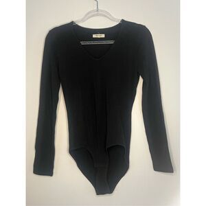 Madewell long sleeve v-neck black bodysuit